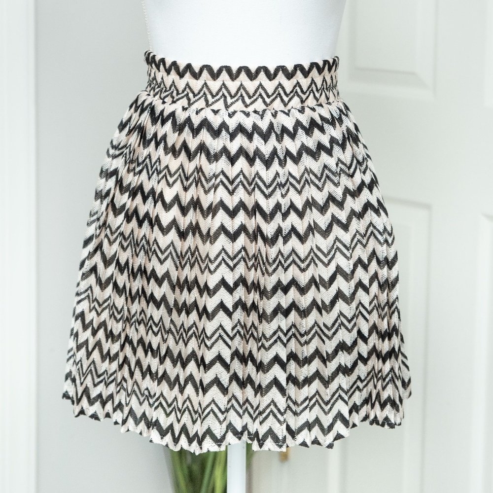 NWT Forever 21 Zig Zag Skirt